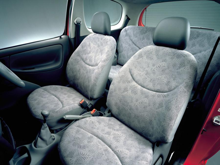  Toyota Vitz 3-Door 1999 года  (фото 6 из 9)